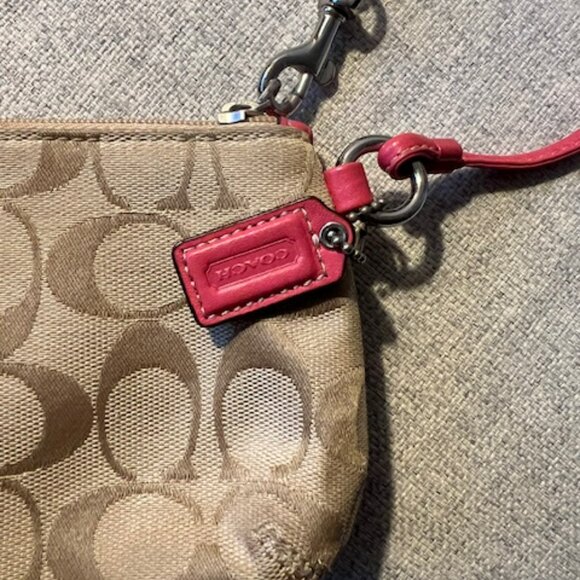 Coach Signature C Jacquard Wristlet with Pink Leather Trim - Picture 6 of 12